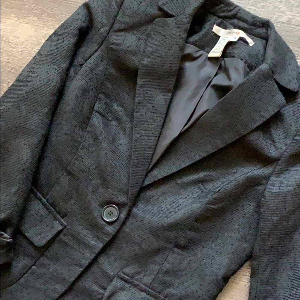 Blazer - Picture 3 of 4